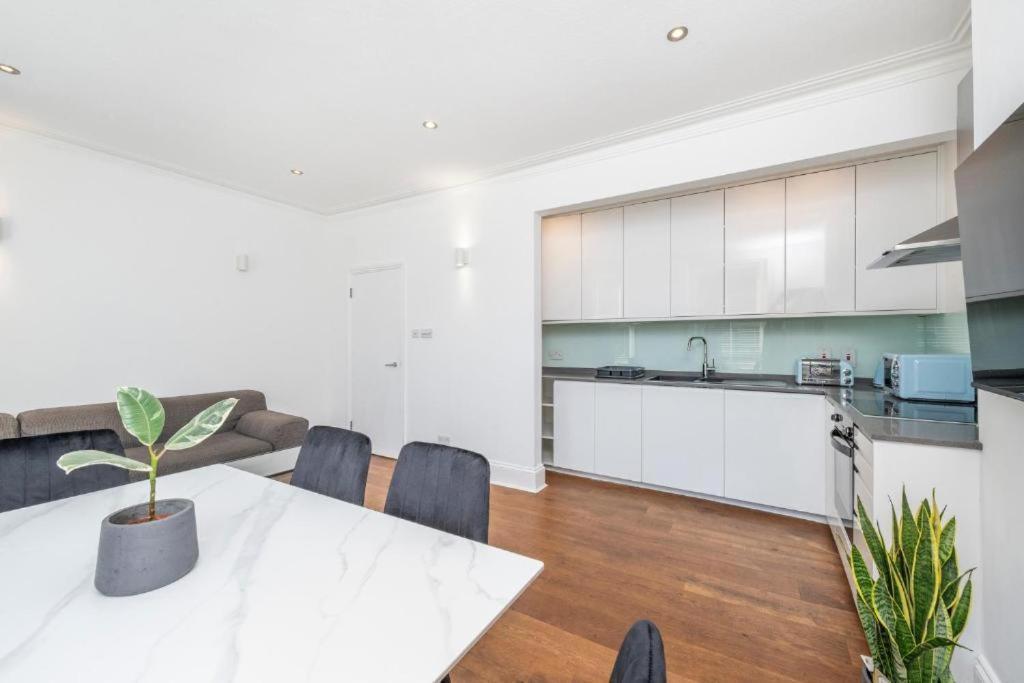 Luxury 4 Bedroom Flat With Stunning Shard View From Terrace In Central London! Next To Station, Sleeps 9 Habitación foto