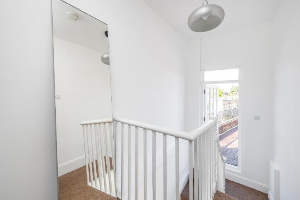 Luxury 4 Bedroom Flat With Stunning Shard View From Terrace In Central London! Next To Station, Sleeps 9 Habitación foto